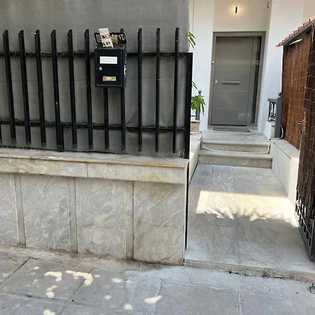 Spacious And Beautiful House Apartment *