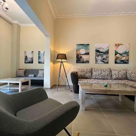 Spacious And Beautiful House Apartment