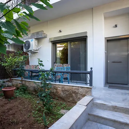 Spacious And Beautiful House Apartment *
